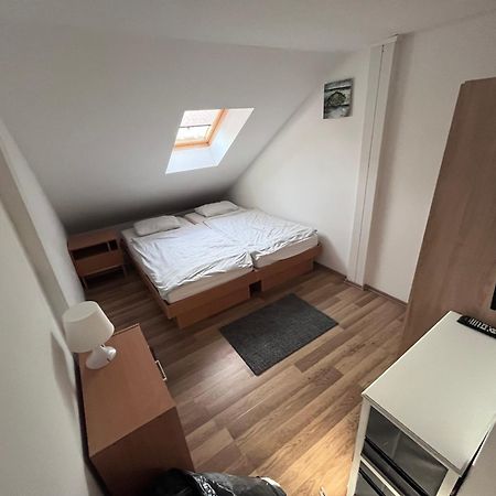 Majus 1 Vendeghaz- Se Hotel Se Buitenkant foto