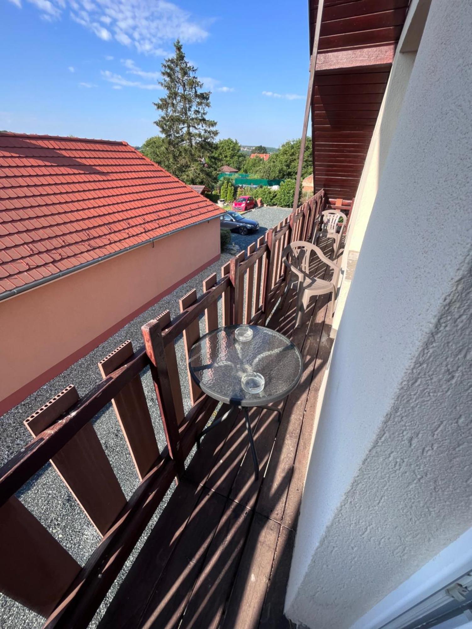 Majus 1 Vendeghaz- Se Hotel Se Buitenkant foto