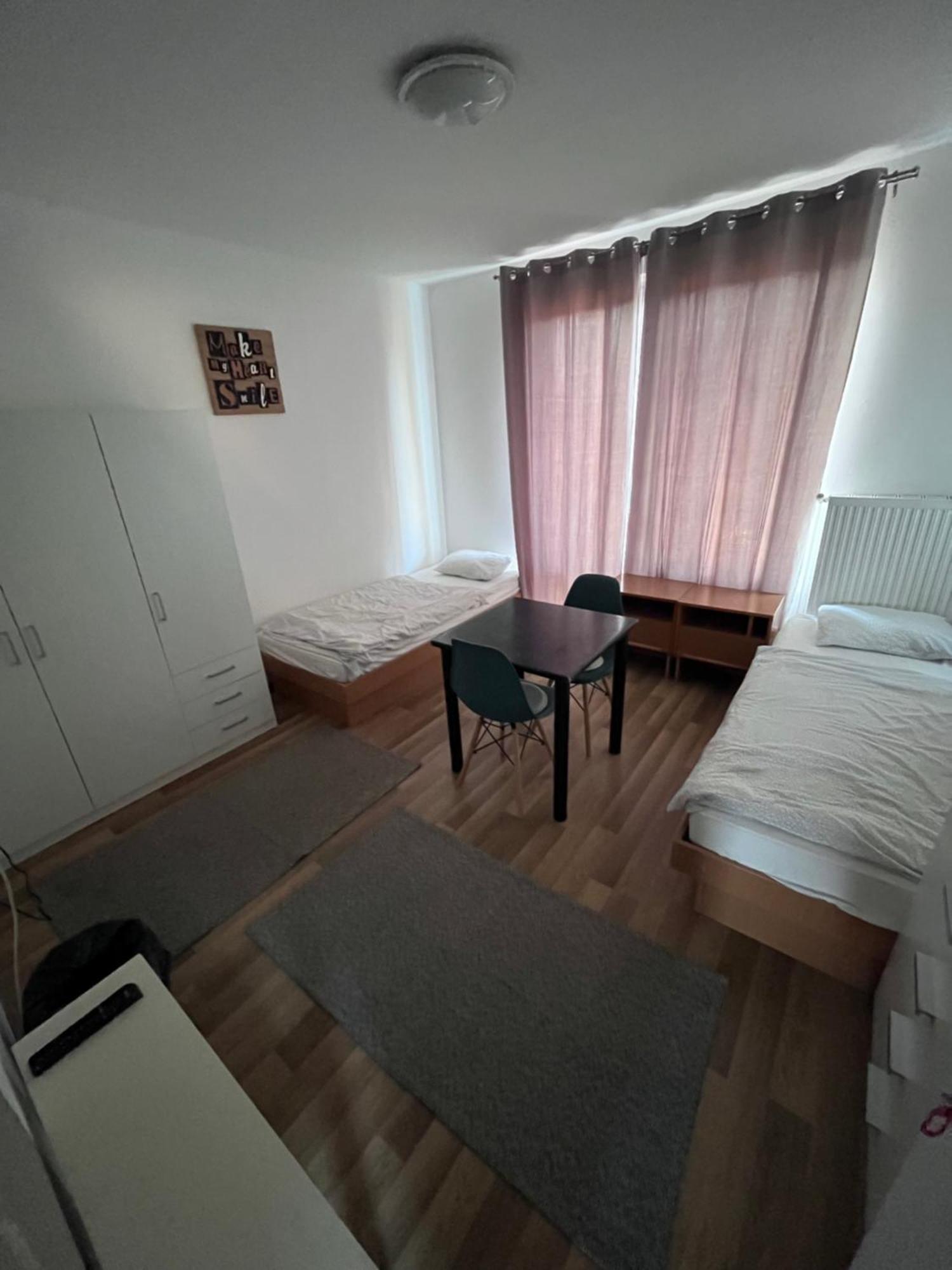 Majus 1 Vendeghaz- Se Hotel Se Buitenkant foto